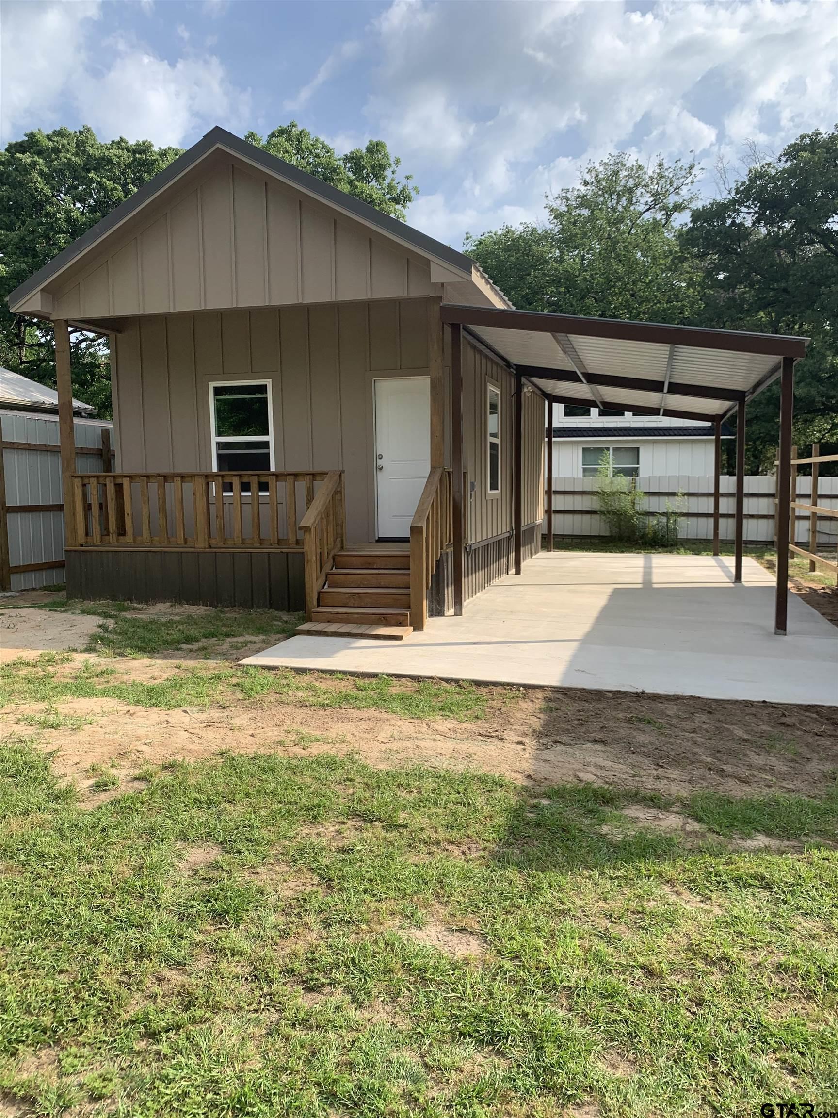 Residential Lease in Lindale