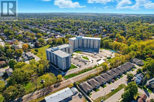 model-98 Moore St, St Thomas, ON, N5R0R5 | Card Image