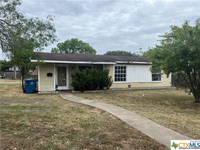 1401 E Rosewood Street, House other with 3 bedrooms, 1 bathrooms and null parking in Beeville TX | Image 1