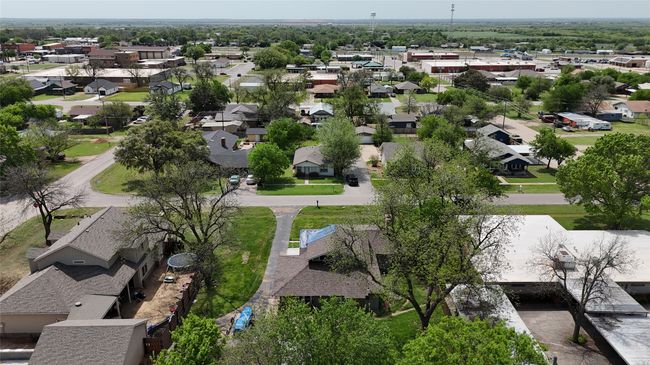 304 W Alameda St, House other with 3 bedrooms, 3 bathrooms and null parking in Iowa Park TX | Image 6