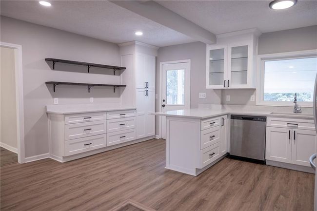 522 Stell Rd, House other with 3 bedrooms, 2 bathrooms and 4 parking in woodstock GA | Image 7
