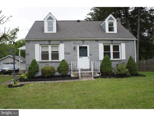 6692 N Main St, COOPERSBURG, PA, 18036-1030 | Card Image