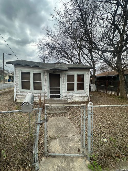 102 Noria St, San Antonio, TX, 78207-7745 | Card Image