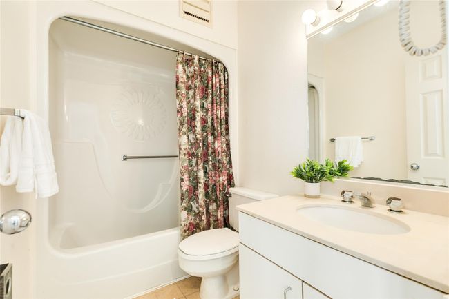UNIT-1103 - 1401 E Beach Dr, Condo with 2 bedrooms, 2 bathrooms and 2 parking in Galveston TX | Image 17