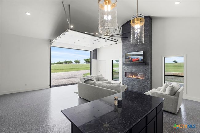 295 Honey Bee Ln, Home with 1 bedrooms, 1 bathrooms and null parking in Rogers TX | Image 13