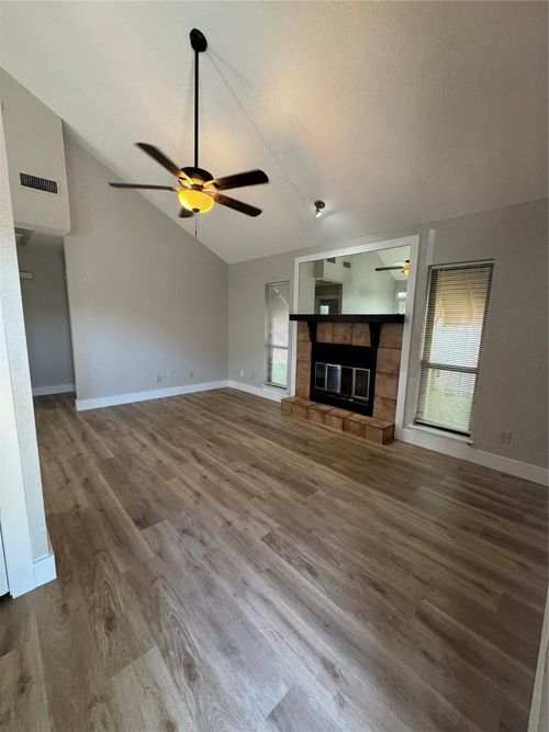 420 S Las Vegas Trl, White Settlement, TX, 76108-2751 | Card Image