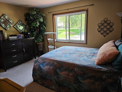 8213510 Fond Du Lac Ave, Menomonee Falls, WI, 53051-7220 | Card Image