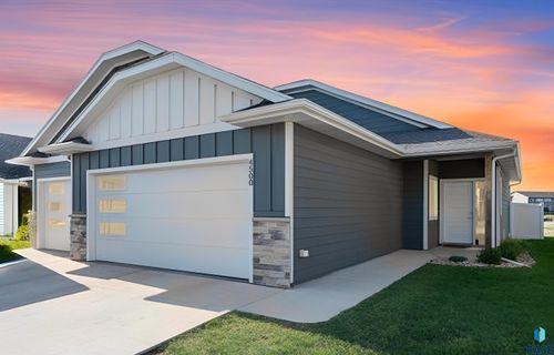 4500 E Leubecher Pl, Sioux Falls, SD, 57108-3064 | Card Image