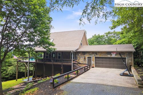 3381 Stones Throw Dr, Valdese, NC, 28690-8897 | Card Image
