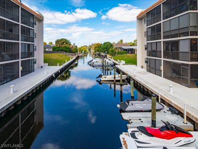 Dock your boat behind your condo | Image 1