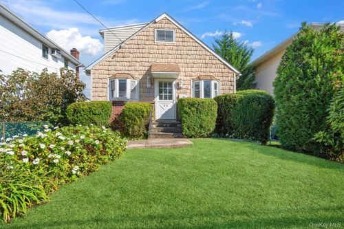 24 Hickory Rd, Port Washington, NY, 11050-1504 | Card Image