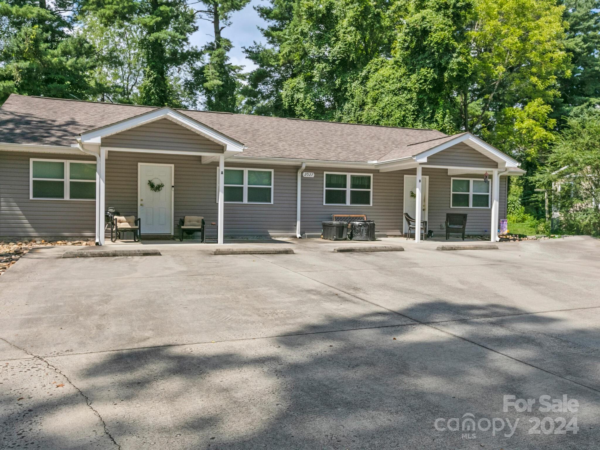 Arlington Pl, Hendersonville, NC 28791