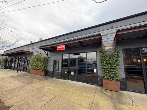 826-832 Se 1st St, McMinnville, OR, 97128-6057 | Card Image