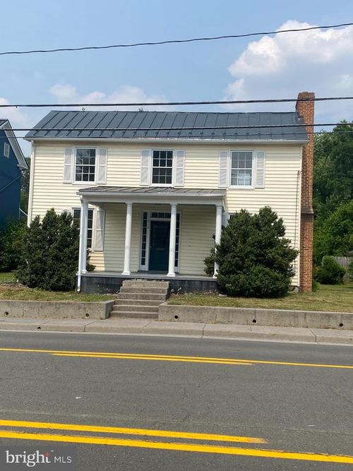 218 W Main St, BERRYVILLE, VA, 22611-1229 | Card Image