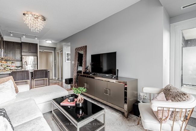 210 - 2396 Major Mackenzie Dr, Condo with 1 bedrooms, 1 bathrooms and null parking in Maple ON | Image 5