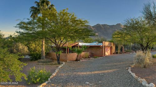 4921 E Camino De Los Olivos, Tucson, AZ, 85718-3717 | Card Image