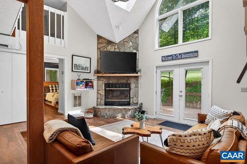 20 Blue Ridge Ct, WINTERGREEN RESORT, VA, 22967-8019 | Card Image