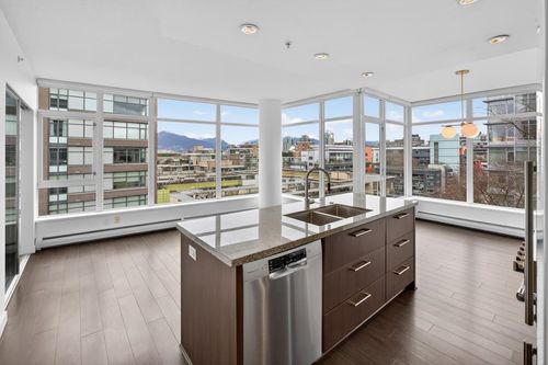 809-1708 Columbia Street, Vancouver, BC, V5Y0H7 | Card Image