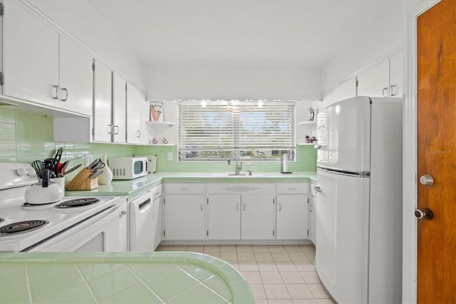 2473 Davis Blvd, House other with 3 bedrooms, 2 bathrooms and null parking in Sarasota FL | Image 17
