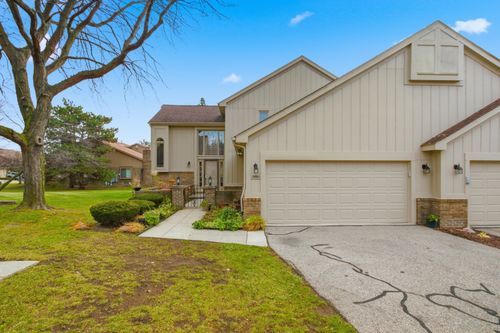 37692 N Laurel Park Dr, Livonia, MI, 48152-2663 | Card Image