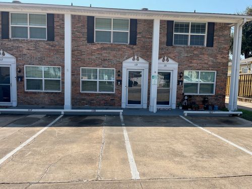 119 W Doyle St, Granbury, TX, 76048-2420 | Card Image
