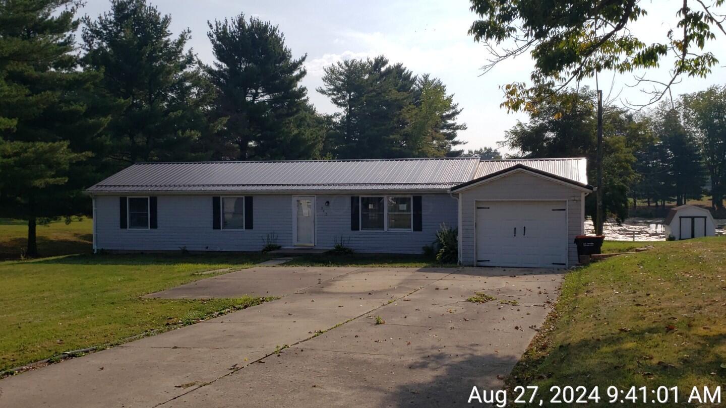 Locust Lake Cir, Zanesville, OH 43701