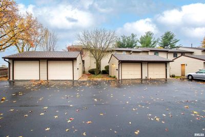 3570 Devils Glen Road, House attached with 3 bedrooms, 2 bathrooms and null parking in Bettendorf IA | Image 3