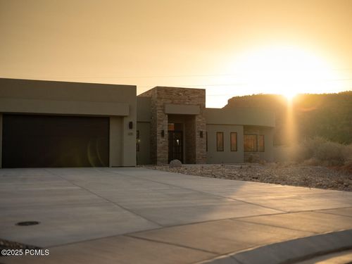 335 S Tala Cir, Kanab, UT, 84741-6294 | Card Image