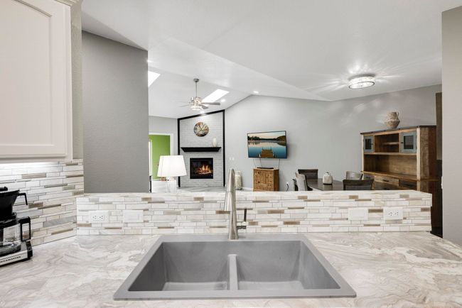 105 Community Dr, Condo with 3 bedrooms, 3 bathrooms and null parking in FALL RIVER WI | Image 9