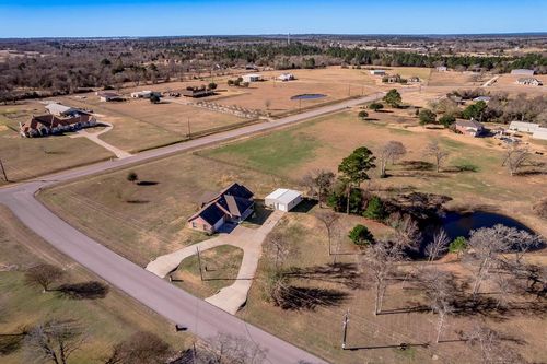11 Heritage Oak Dr, Huntsville, TX, 77320-3062 | Card Image