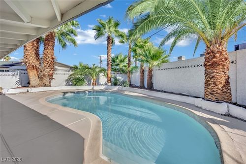 2325 Sombrero Dr, Las Vegas, NV, 89169-3288 | Card Image