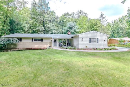 33 Woodside Rd, Chagrin Falls, OH, 44022-4172 | Card Image