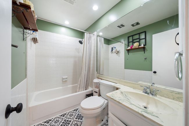 Bathroom 3 | Image 22