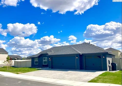 3895 Curtis Dr, West Richland, WA, 99353-7851 | Card Image