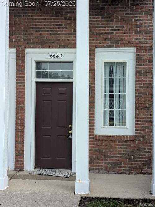 16682 Dover Dr, Northville, MI, 48168-6504 | Card Image