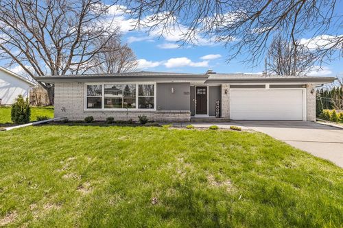 1621 S Pine Street Street, Grafton, WI, 53024 | Card Image