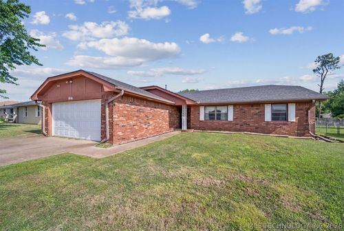 1016 E 13th St, Cushing, OK, 74023-5224 | Card Image