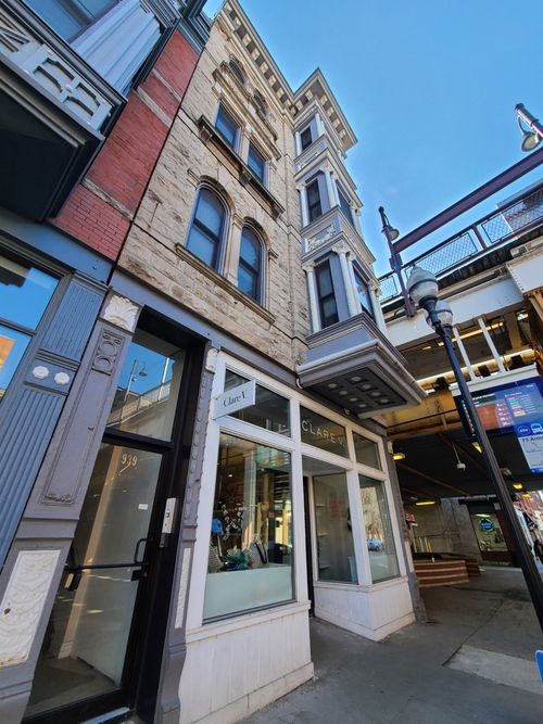 b-939 Armitage Ave, Chicago, IL, 60614-7608 | Card Image
