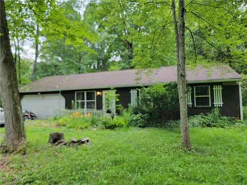 18620 Shaw Rd, Chagrin Falls, OH, 44023-9522 | Card Image