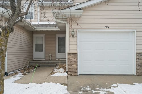 2124 49th St, Marion, IA, 52302-3887 | Card Image