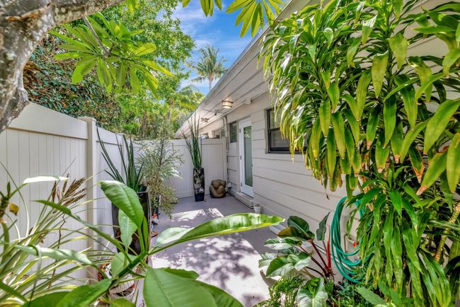 private entrance for unit 1403 | Image 4