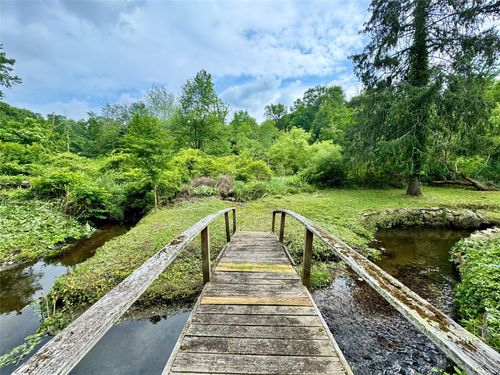 a-210 Seven Bridges Rd, Mount Kisco, NY, 10549-3838 | Card Image