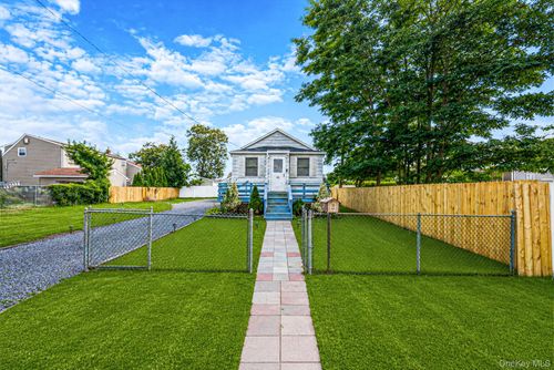 16 Elwin Pl, Copiague, NY, 11726-4108 | Card Image
