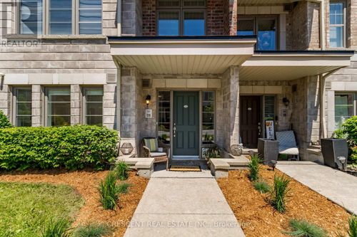120-80 Parrotta Dr, Toronto, ON, M9M0E6 | Card Image