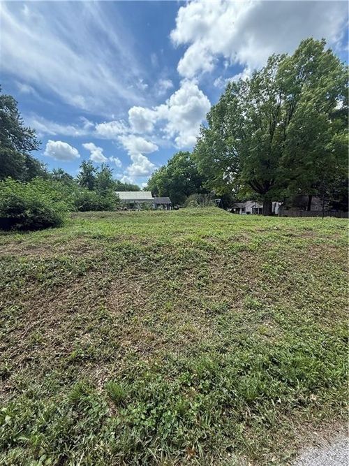 8105 & 8107 Main Street, Kansas City, MO, 64114 | Card Image