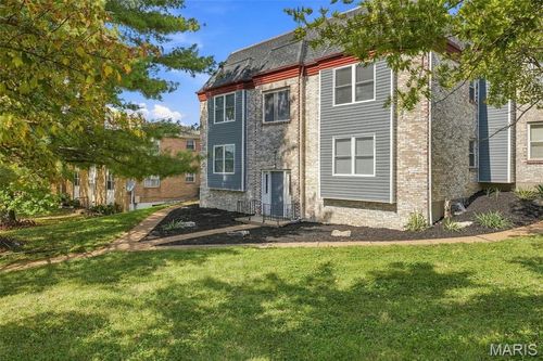 10003 Willdan Dr, Saint Louis, MO, 63123-5105 | Card Image
