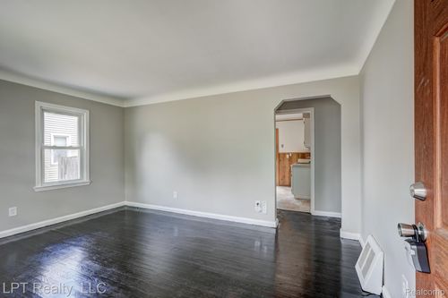 23038 Violet St, Farmington, MI, 48336-3379 | Card Image