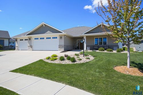 6704 E Spitfire Cir, Sioux Falls, SD, 57110-6314 | Card Image