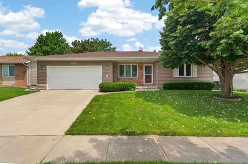 741 Wildwood Rd, Waterloo, IA, 50702-5515 | Card Image