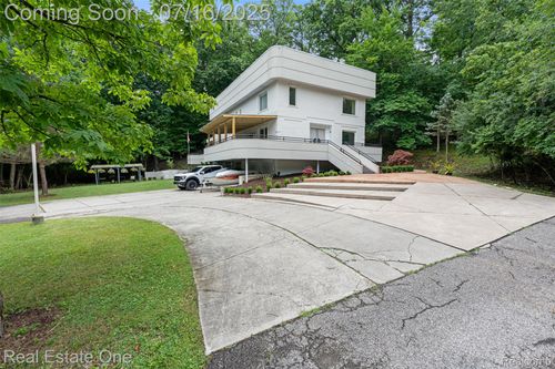 29230 Wildbrook Dr, Southfield, MI, 48034-6928 | Card Image